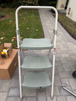 3-Step Folding Step Ladder with Handrail