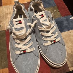 Tommy shoes