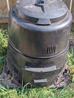 Earth machine compost bin