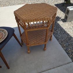 Wicker/rattan Table