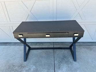 Black Desk
