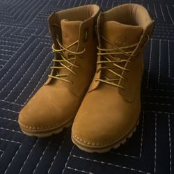 New Women’s Tiberland Boots Size 6 