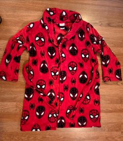 Kits pajamas/ Robe sz 7