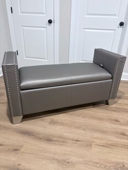 End of bed storage bench