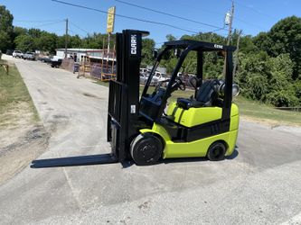 Forklift Clark 5000 lbs triple stage side shift 1400 hours only like new!!!