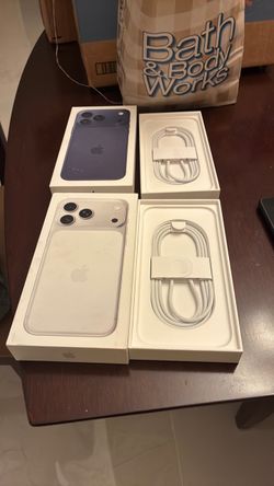 Iphone 17 pro max box & original charger