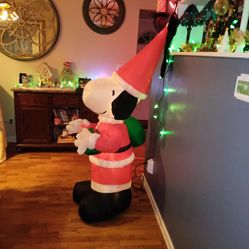 Awesome Inflatable Peanuts Snoopy Christmas Yard Decor/Figure