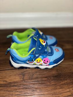 Baby Shark Light Up Toddler Sneakers Size 10
