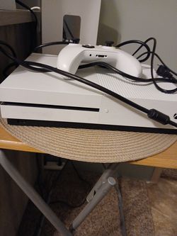 Xbox One S + 30+ games NEEDS REPAIR