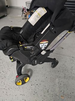 Donna Stroller/Carseat/Comes with Base