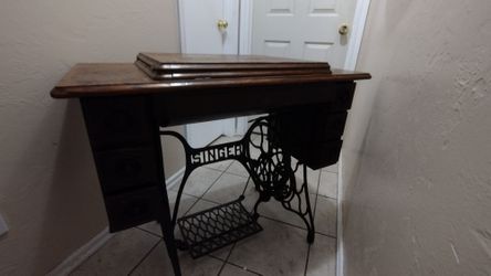 Vintage Singer Sewing Machine 