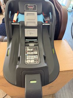 Uppababy ( Aria car seat base )