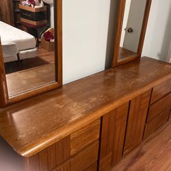 Solid Wood Dresser w/2 side Mirrors And 9 Drawers 