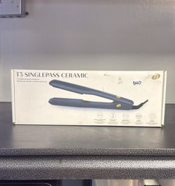 T3 single pass ceramic hair straighter and styling iron