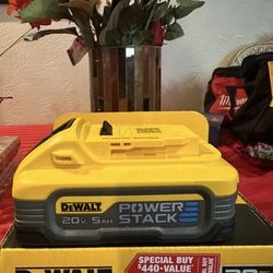 DEWALT  20V MAX POWERSTACK /5 Ah)
