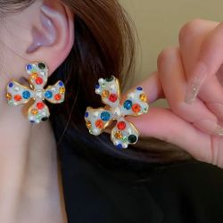 White floral gold retro style women's lady clip on stud earrings gift
