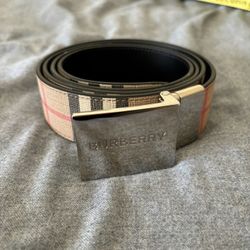 Burberry Reversible Belt (Vintage/Black Color) Size 48/120