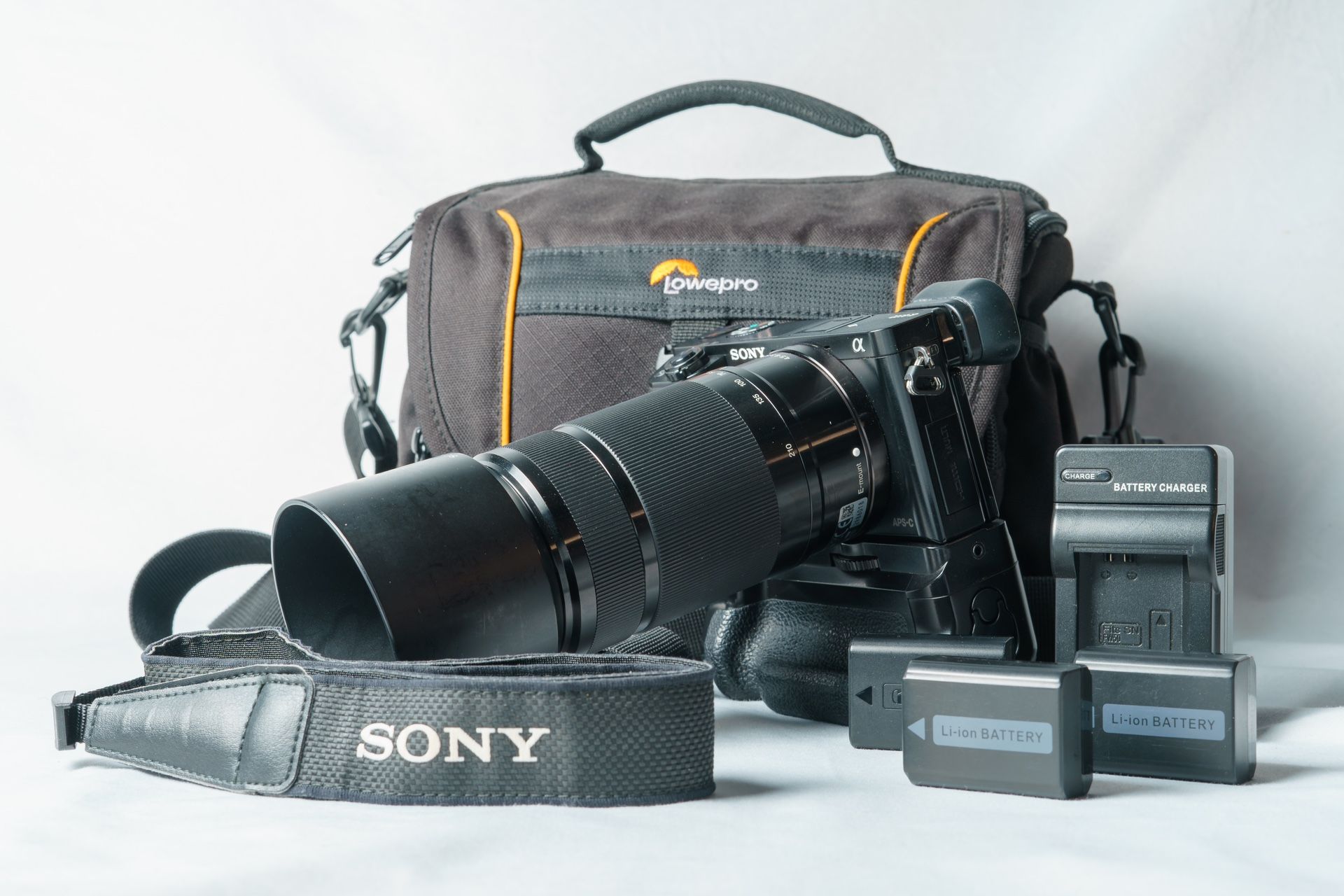 Sony a6000 w/Sony 55-210 Bundle