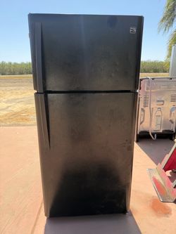 Kenmore Black Top-Freezer Refrigerator