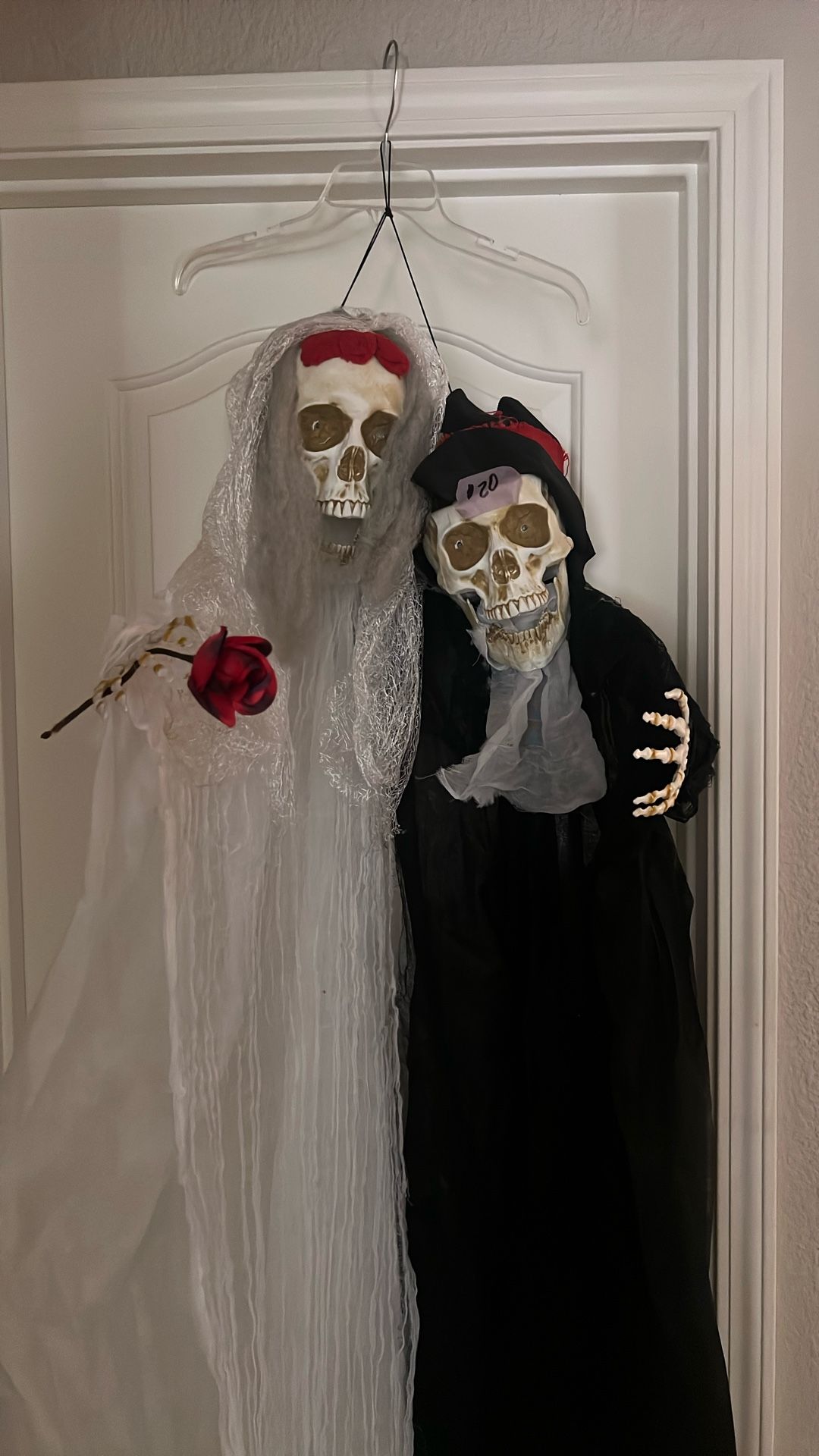 Sound Activated Creepy Bride And Groom