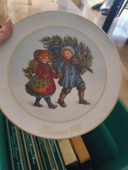 1981 Avon Christmas Memories Series Plate