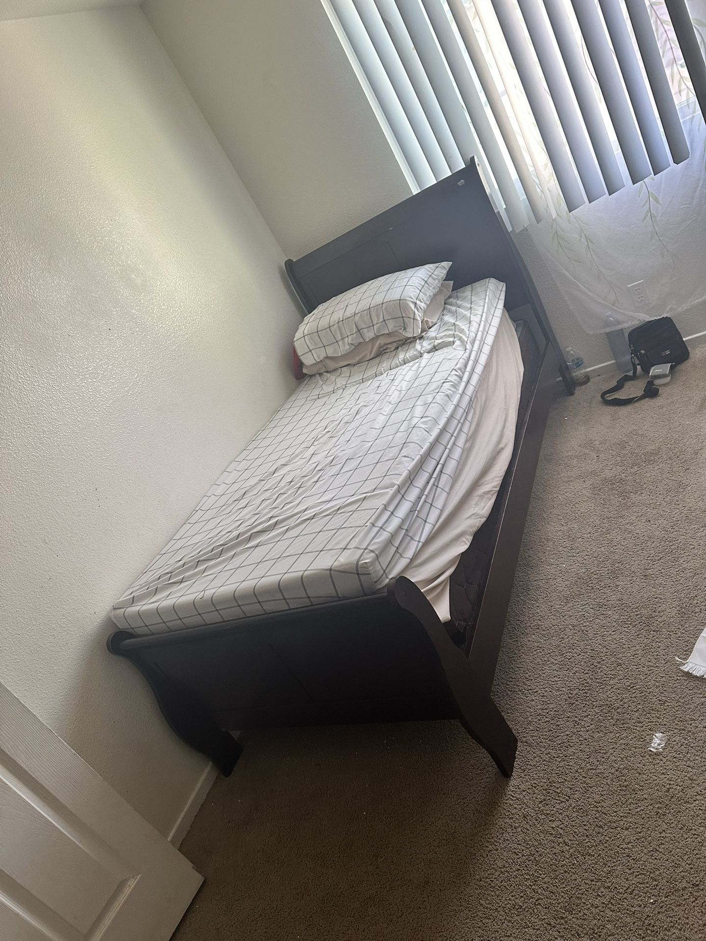 3 Three Twin Beds,