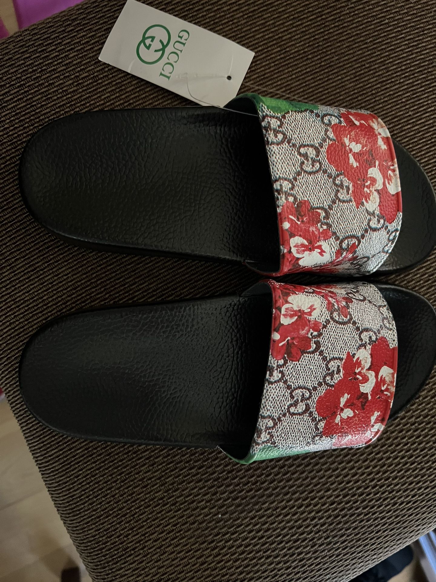 Women Gucci Flip Flops Size:6/7