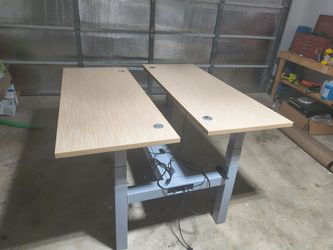 MODERN Adjustable height desk/work table