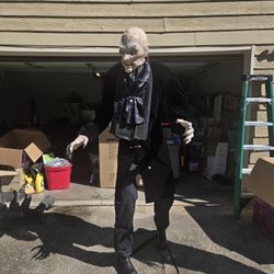 Home Depot Fears Through The Years 7 ft Animated LED Victorian Vampire