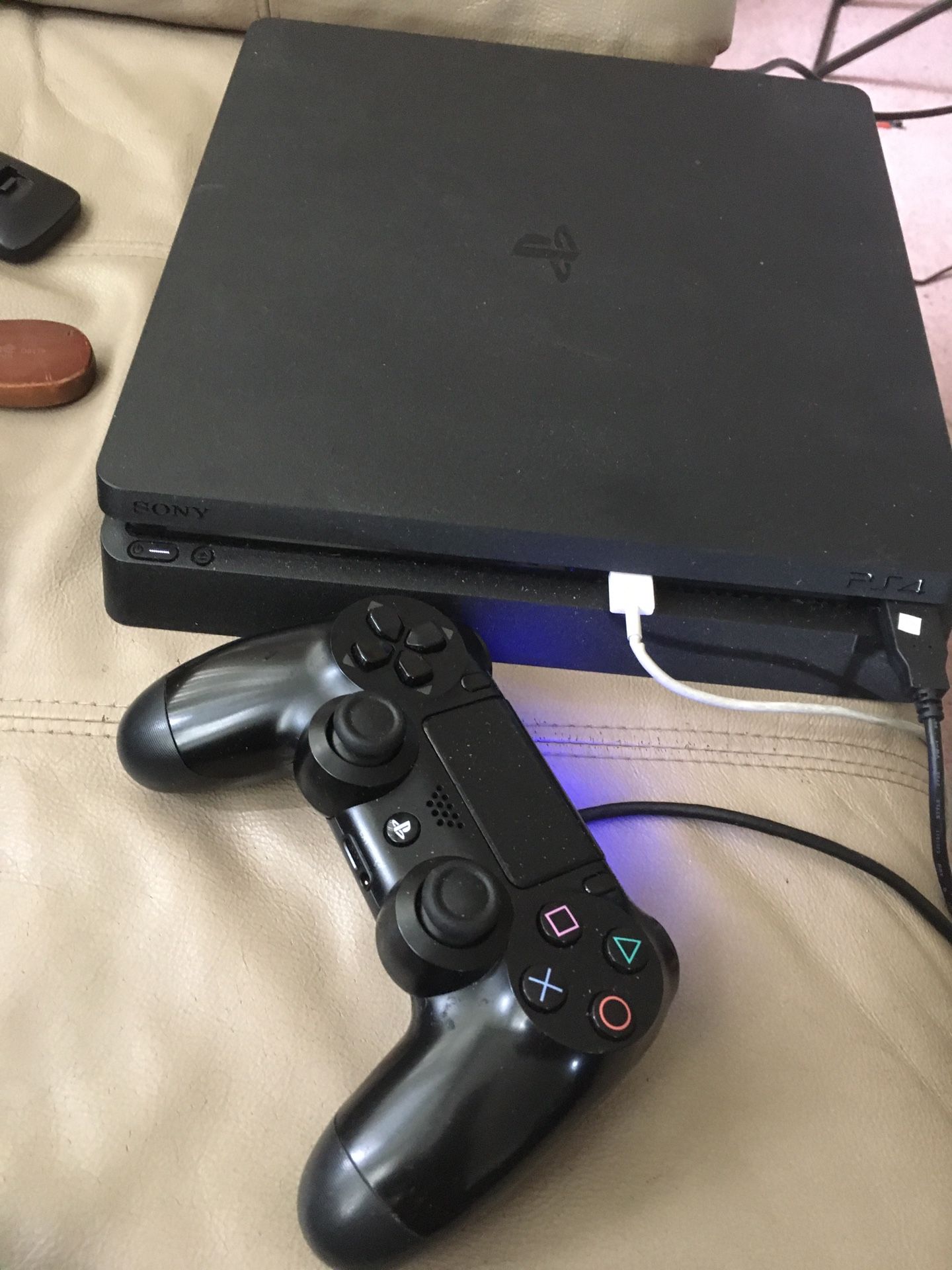 PS4 Comes With Controller All Wires , GTA V & NBA 2K20