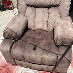 Sillón nuevo 130 tengo cuatro sólo hoy