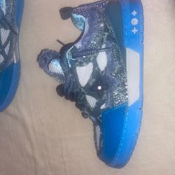 Swarovski lv skates size 9 looking for monitor