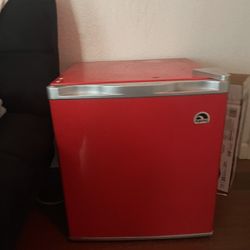 Mini Fridge 