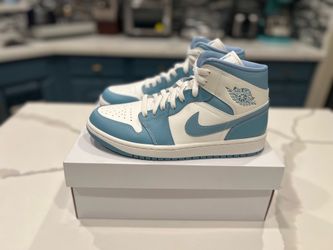 Air Jordan 1 Mid UNC