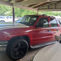 2004 CHEVY AVALANCHE 