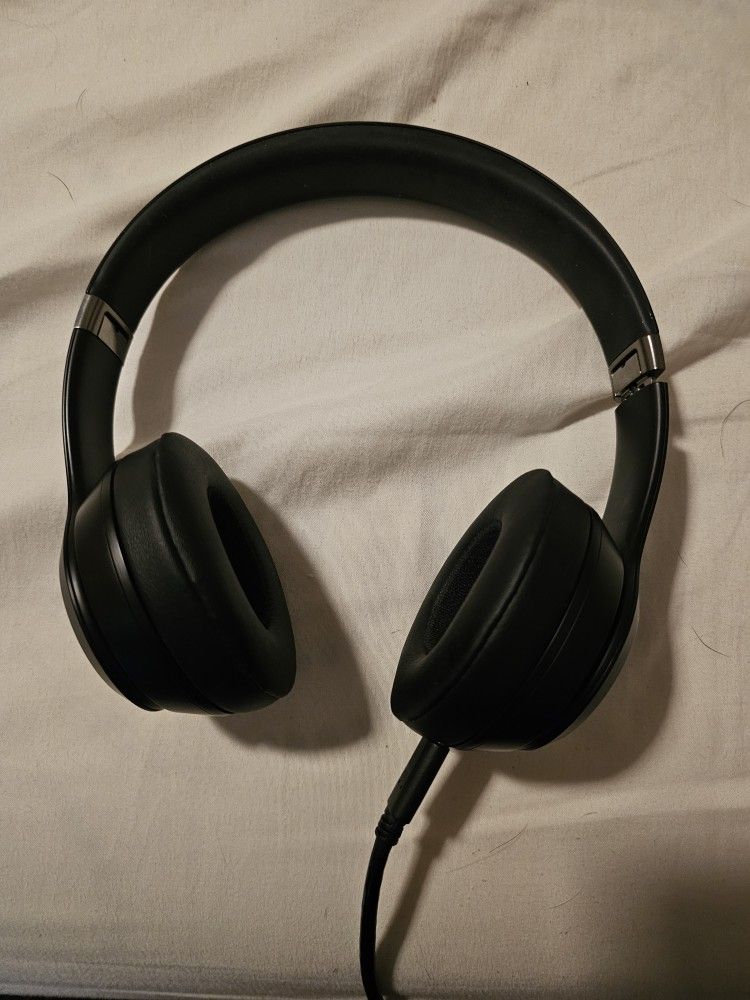 Beats Solo 4 - Wireless Bluetooth On-Ear Headphones