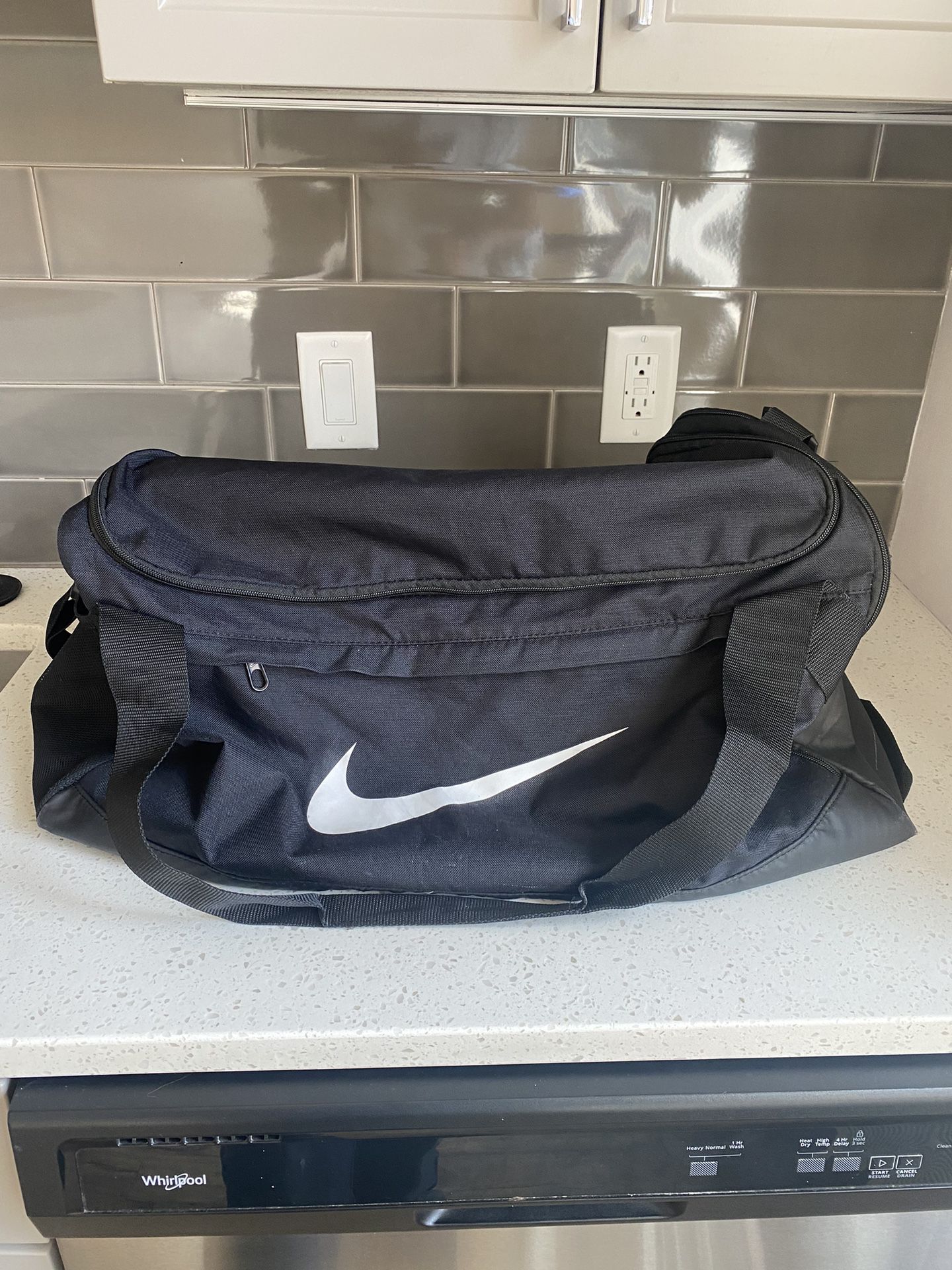 Nike Brasilia 95 Large Duffel Bag for Sale in Kearny, NJ - OfferUp