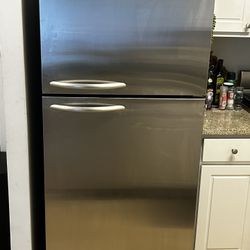Refrigerator $200