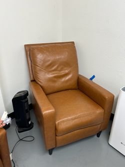 RECLINER CHAIR