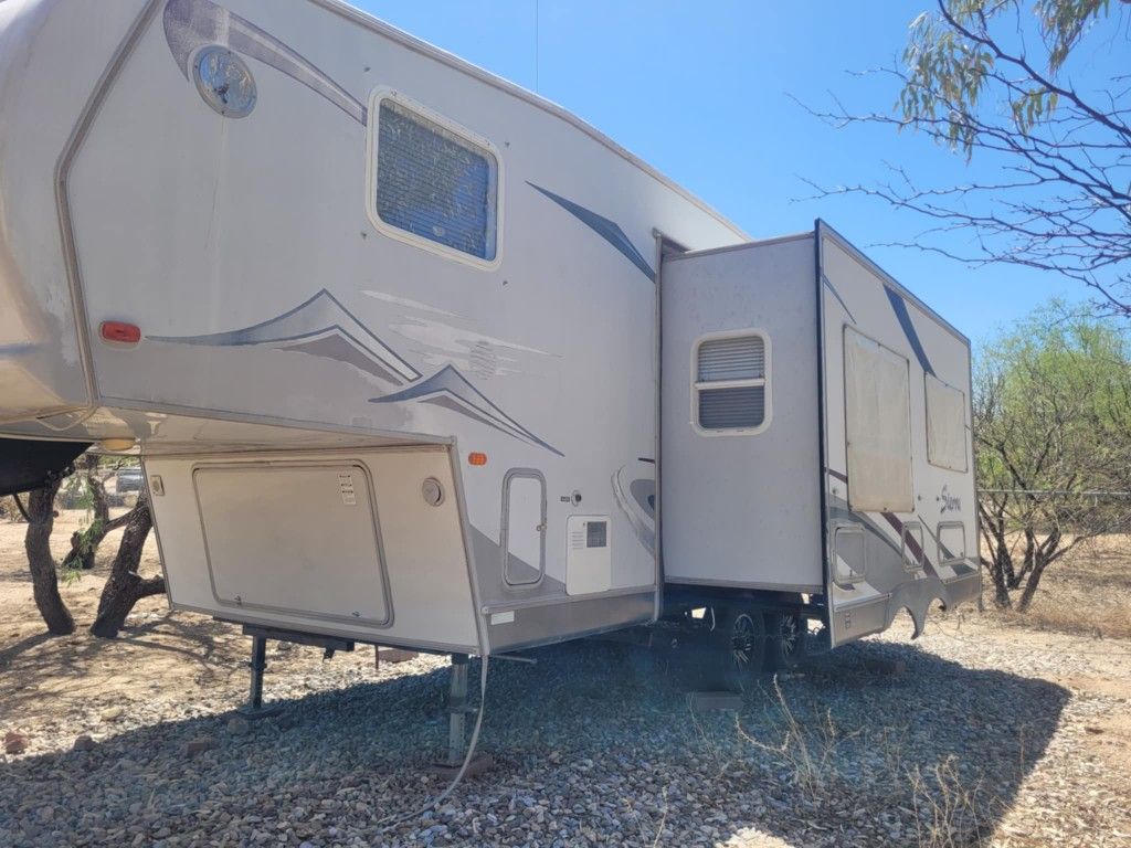 2004 Forrest River 29 Ft.