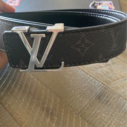 LV Belt (Louis Vuitton for Sale in Stanton, CA - OfferUp