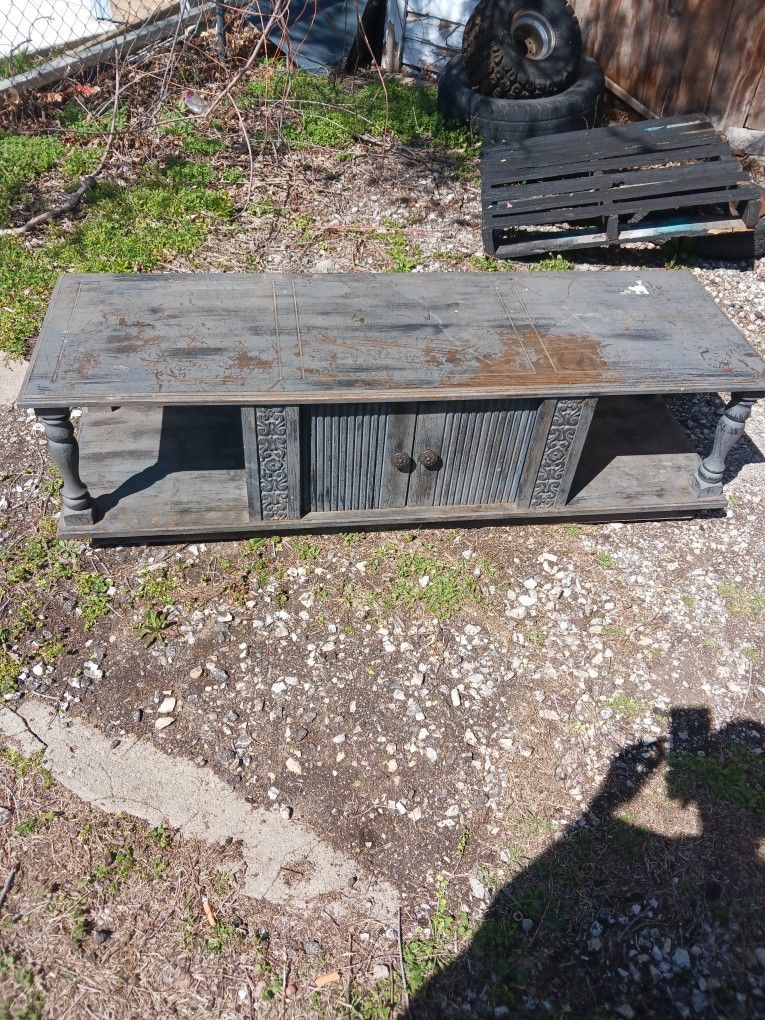 tv stand great shape just needs painted kinda heavy