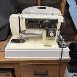 Vintage Sewing Machine 