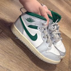 Kids Air Jordan 1s Size 1 