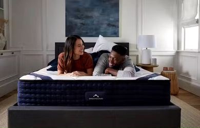 Dreamcloud Mattress.     Dream Cloud 14" Thick Cal- King  Mattress  - Luxury  Hybrid Memory Foam 