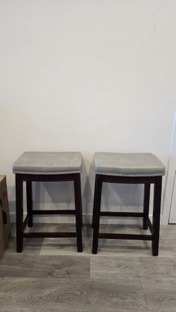 2 Kitchen Stools