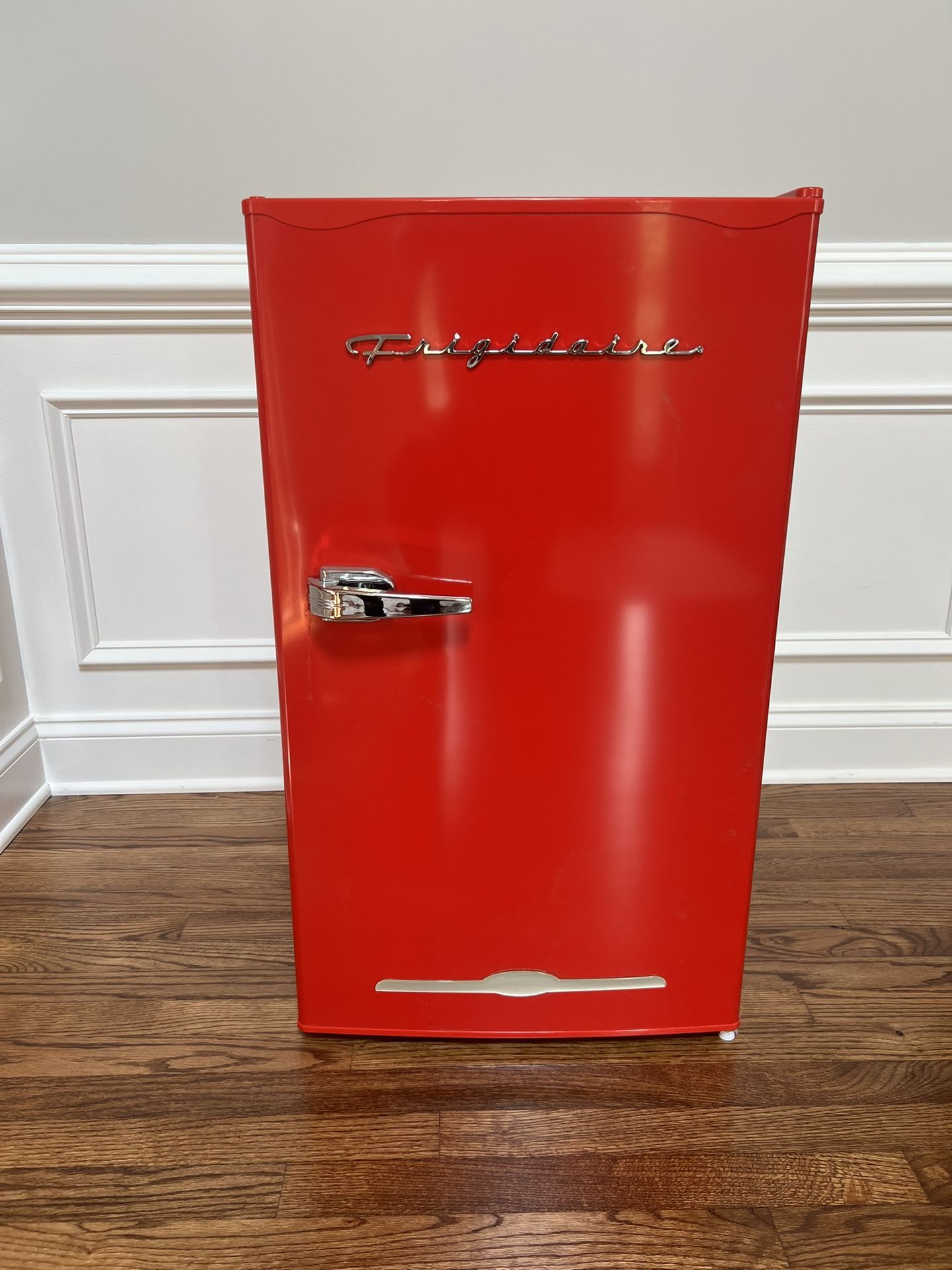Frigidaire Retro Mini Fridge