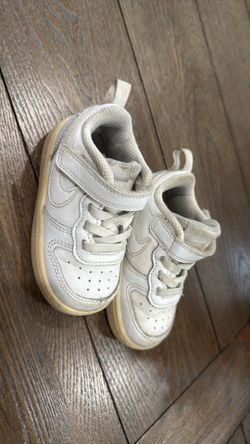 Baby Nike - size 6C