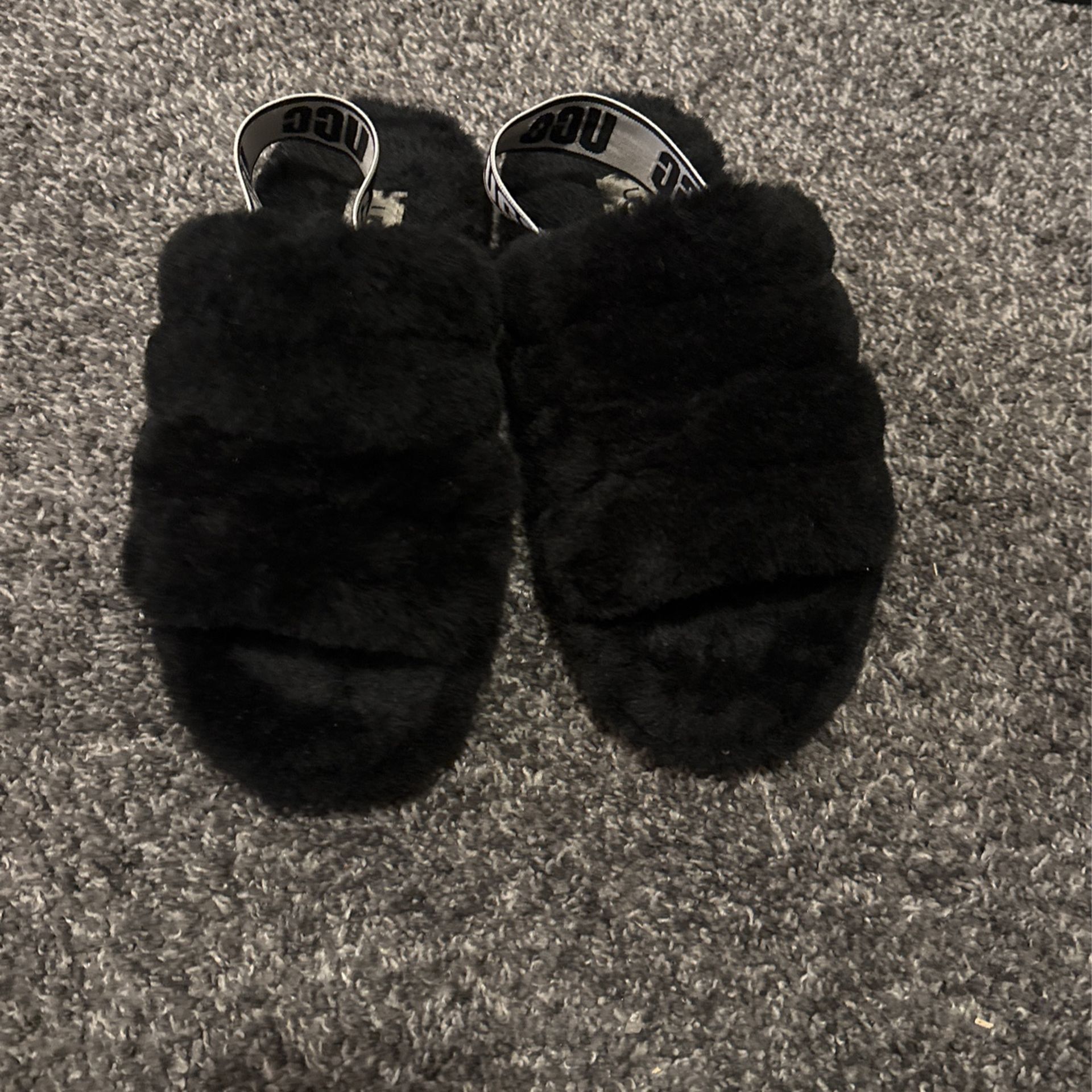 Uggs Fluffy Slides Size 7