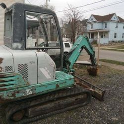 2003  JHL 3 TON  Excavator 